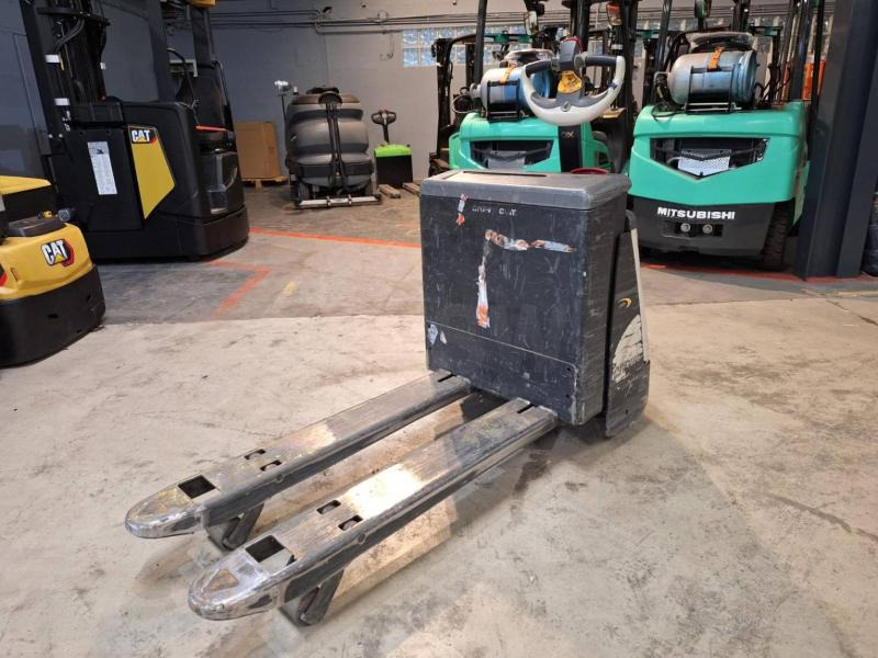 Pallet truck Crown WP3020-2.0: picture 8