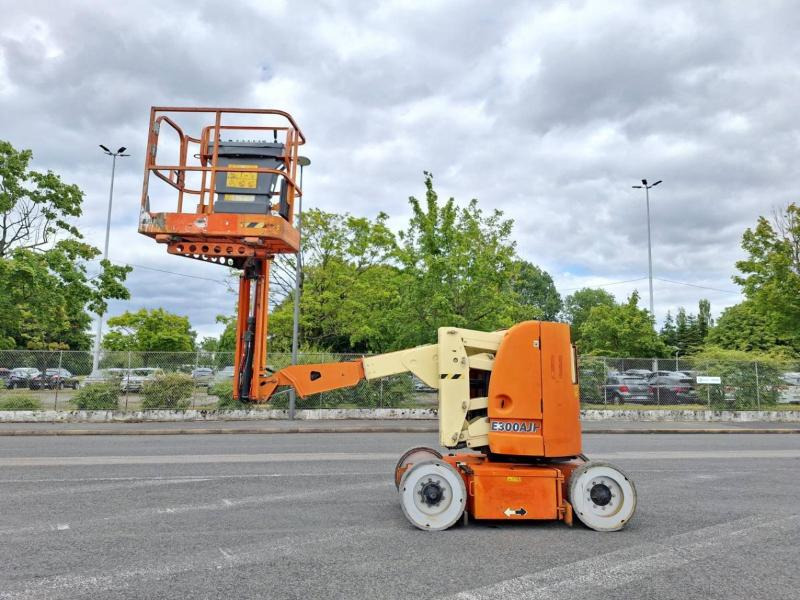 Articulated boom JLG E300AJP: picture 8