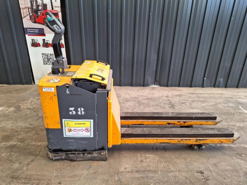 OMG 330BE - Pallet truck: picture 2 OMG 330BE - Pallet truck: picture 2