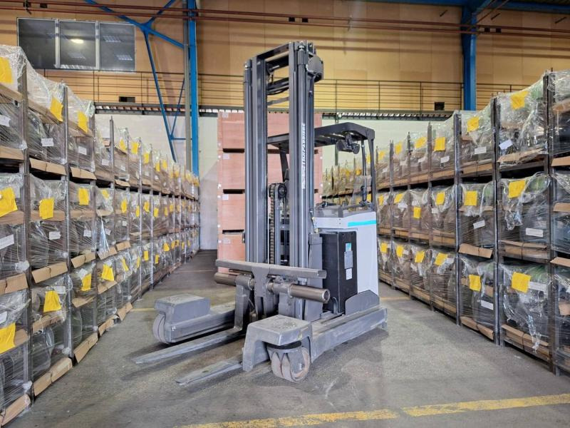 UniCarriers 250DTFVRE635UFW - 4-way reach truck: picture 1 UniCarriers 250DTFVRE635UFW - 4-way reach truck: picture 1