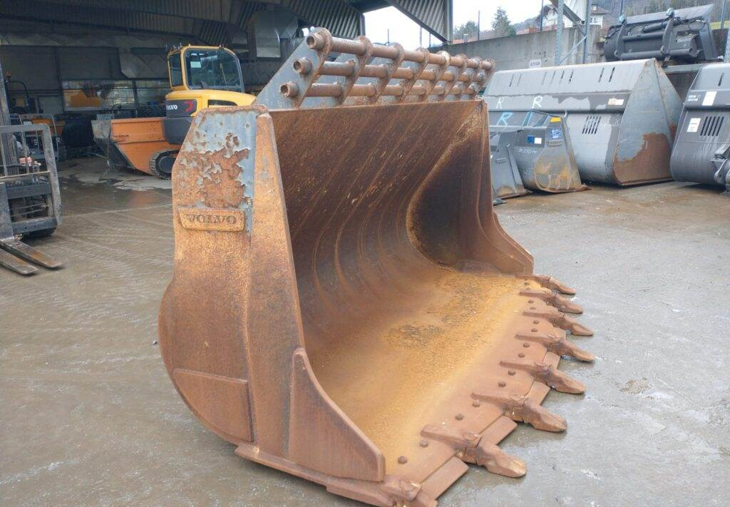 Volvo Breitspitzschaufel - Loader bucket for Construction machinery: picture 1 Volvo Breitspitzschaufel - Loader bucket for Construction machinery: picture 1