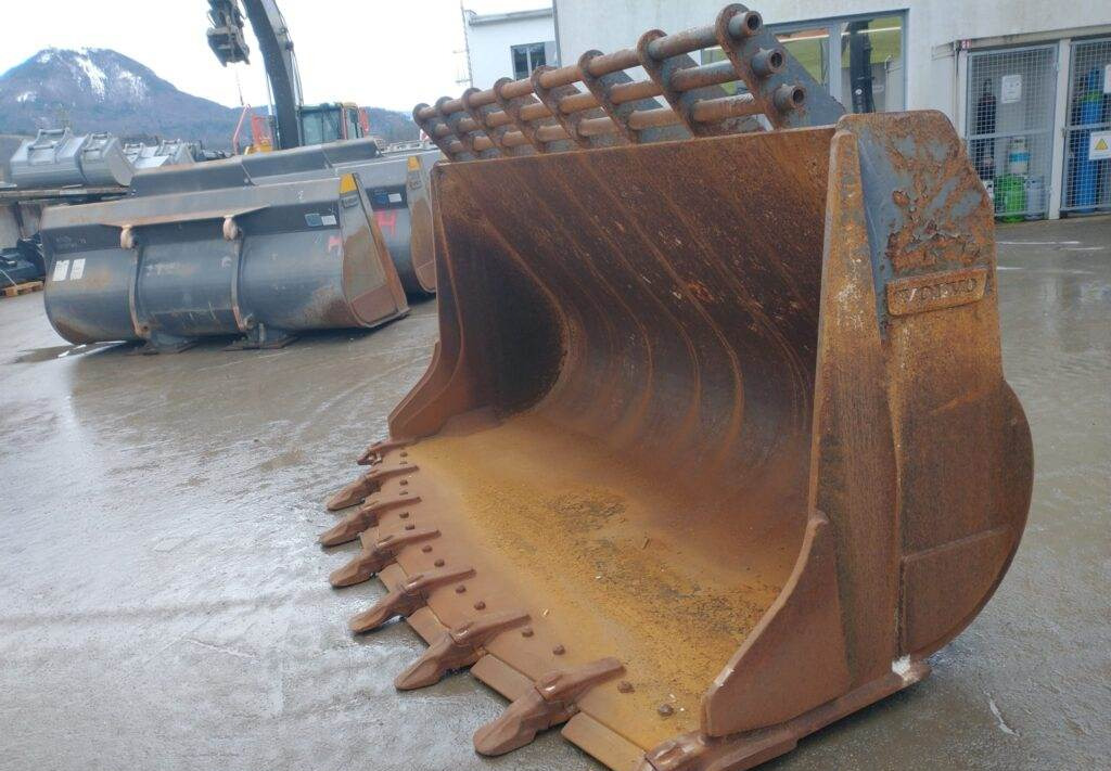 Volvo Breitspitzschaufel - Loader bucket for Construction machinery: picture 4 Volvo Breitspitzschaufel - Loader bucket for Construction machinery: picture 4