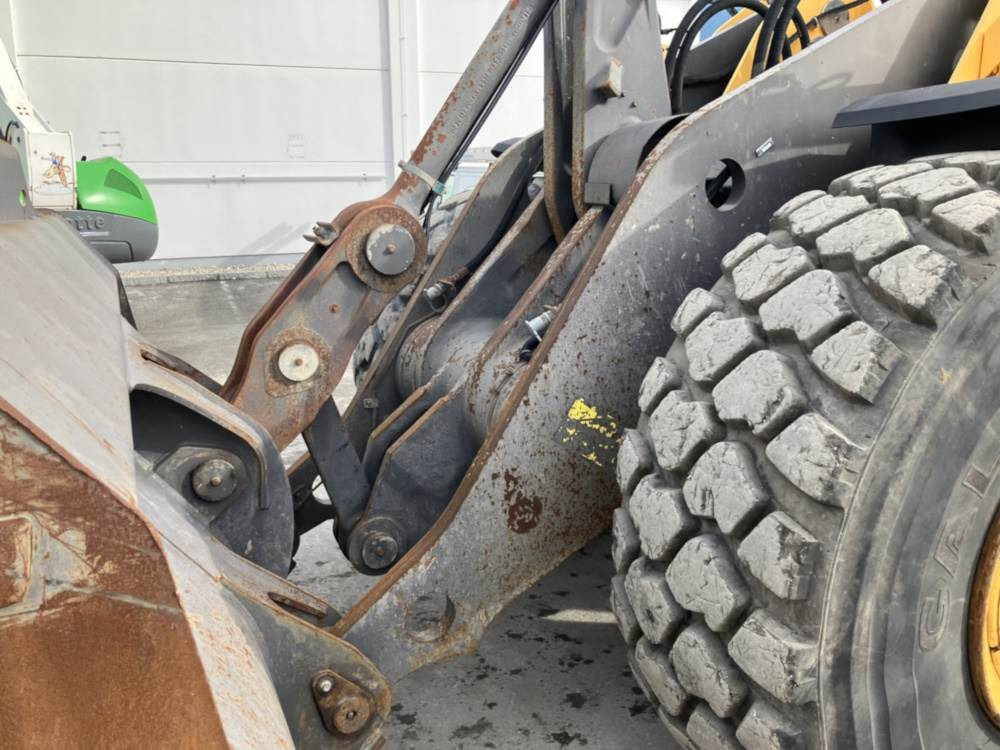 Wheel loader Volvo L180H: picture 12