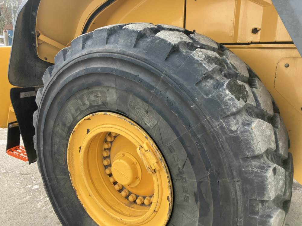 Wheel loader Volvo L180H: picture 7