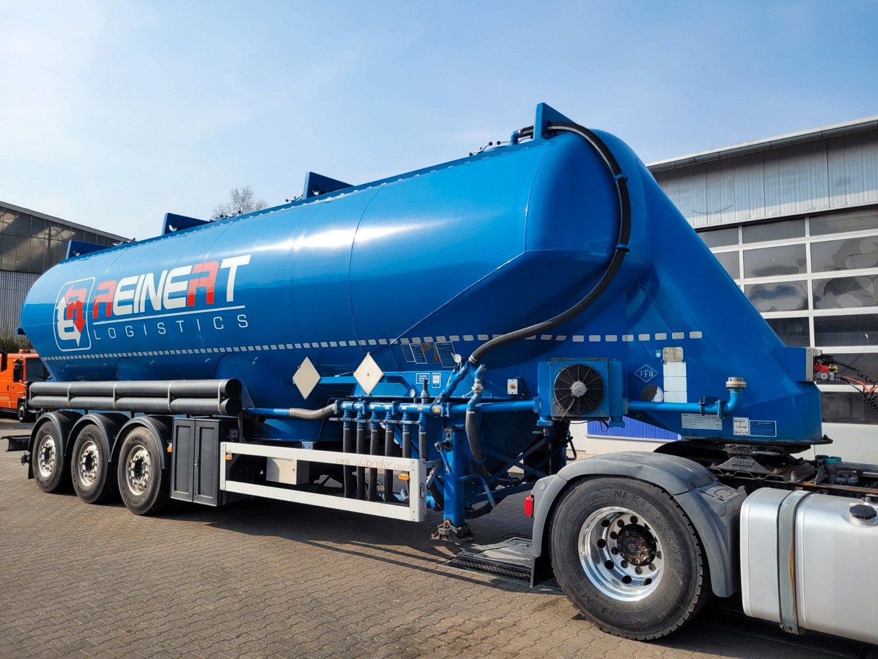 Feldbinder EUT 56.3 Liegend Silo mit ADR AT *56.000 L - Silo semi-trailer: picture 1 Feldbinder EUT 56.3 Liegend Silo mit ADR AT *56.000 L - Silo semi-trailer: picture 1