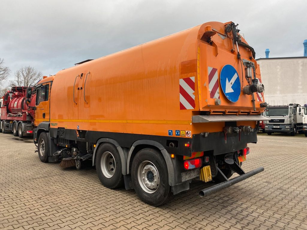 MAN TGA 26.430 6x2-2 LL Kehrmaschine - Road sweeper: picture 5 MAN TGA 26.430 6x2-2 LL Kehrmaschine - Road sweeper: picture 5
