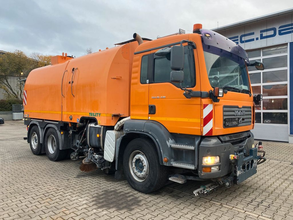 MAN TGA 26.430 6x2-2 LL Kehrmaschine - Road sweeper: picture 1 MAN TGA 26.430 6x2-2 LL Kehrmaschine - Road sweeper: picture 1