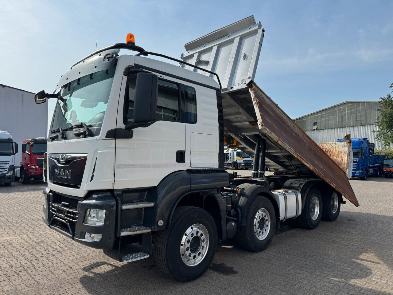 MAN TGS 35.460 8x4 BL Kipper Meiller Bordmatik - Tipper: picture 4 MAN TGS 35.460 8x4 BL Kipper Meiller Bordmatik - Tipper: picture 4