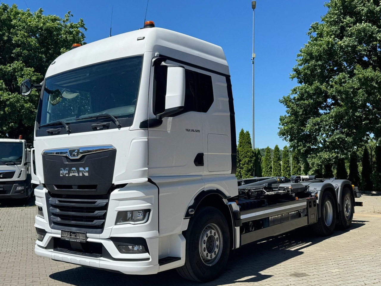 MAN TGX 26.520 6x2 Abrollkipper MEILLER RS 21.70 - Hook lift truck: picture 2 MAN TGX 26.520 6x2 Abrollkipper MEILLER RS 21.70 - Hook lift truck: picture 2