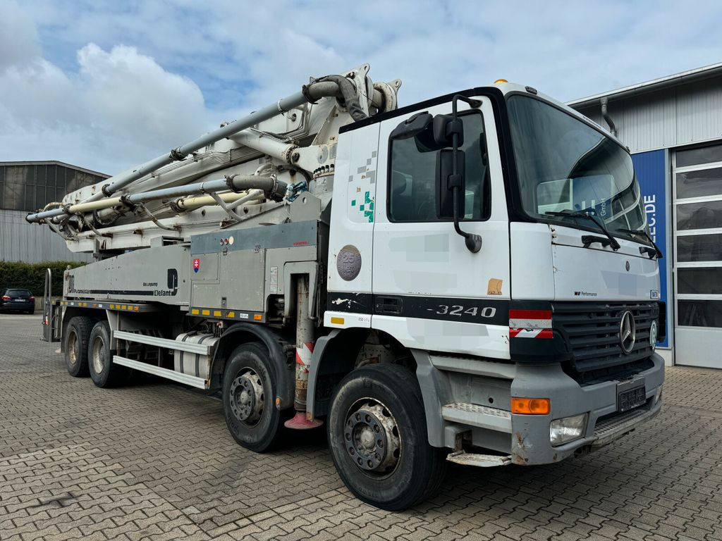 Concrete pump truck Mercedes-Benz ACTROS 3240 8x4 Betonpumpe PUTZMEISTER BSF 42 M: picture 1