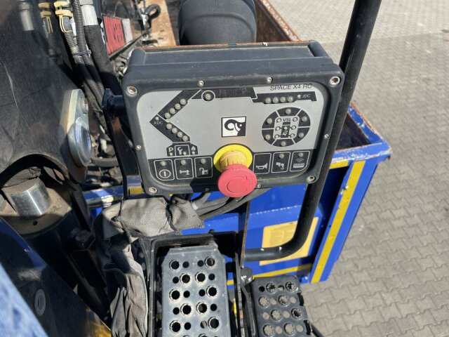 Mercedes-Benz AROCS 2536 6x2*4 Kipper Kran HIAB - Tipper, Crane truck: picture 5 Mercedes-Benz AROCS 2536 6x2*4 Kipper Kran HIAB - Tipper, Crane truck: picture 5