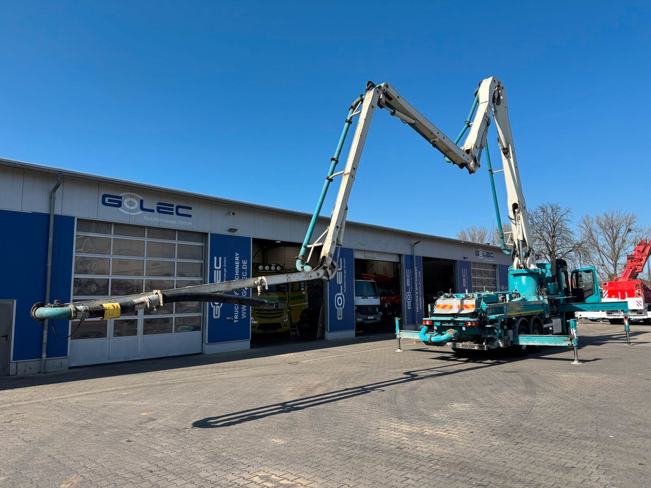 Concrete pump truck Mercedes-Benz AROCS 2844 6x4 Euro 6 Betonpumpe SERMAC 5Z33: picture 6