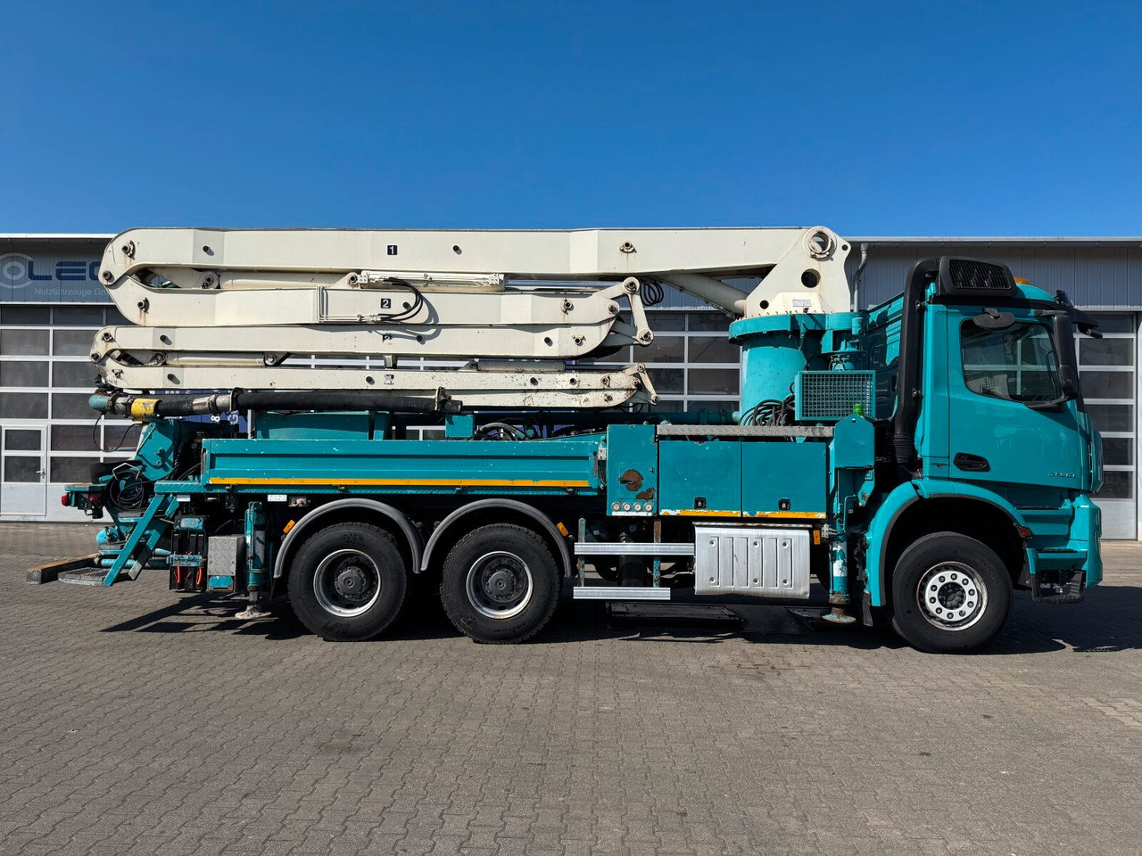 Mercedes-Benz AROCS 2844 6x4 Euro 6 Betonpumpe SERMAC 5Z33 - Concrete pump truck: picture 3 Mercedes-Benz AROCS 2844 6x4 Euro 6 Betonpumpe SERMAC 5Z33 - Concrete pump truck: picture 3