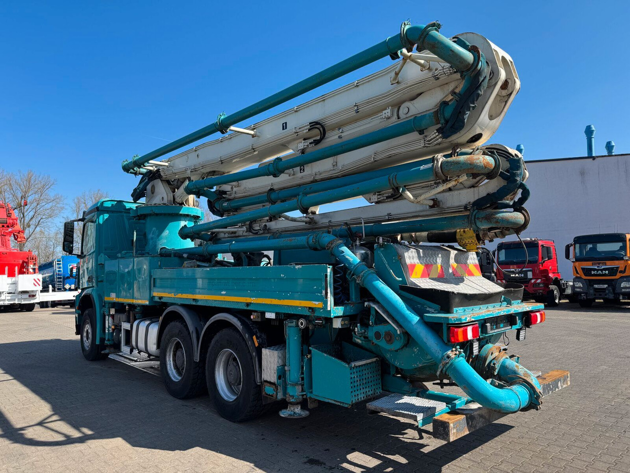 Concrete pump truck Mercedes-Benz AROCS 2844 6x4 Euro 6 Betonpumpe SERMAC 5Z33: picture 5