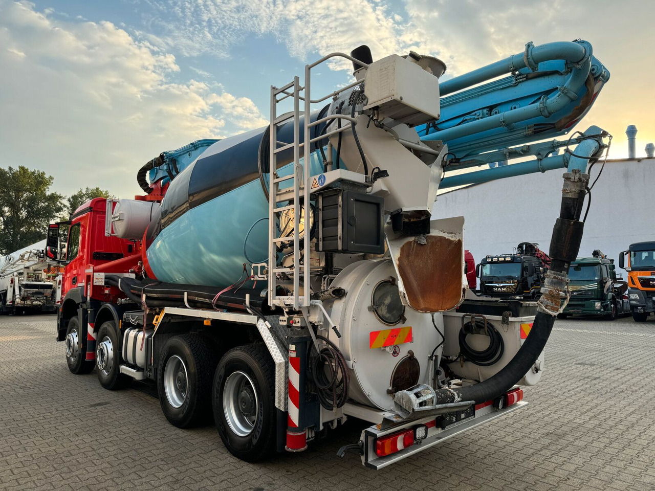 Concrete mixer truck Mercedes-Benz AROCS 3243 8x4 Euro 6 Pumi Putzmeister TMM 24-3: picture 7