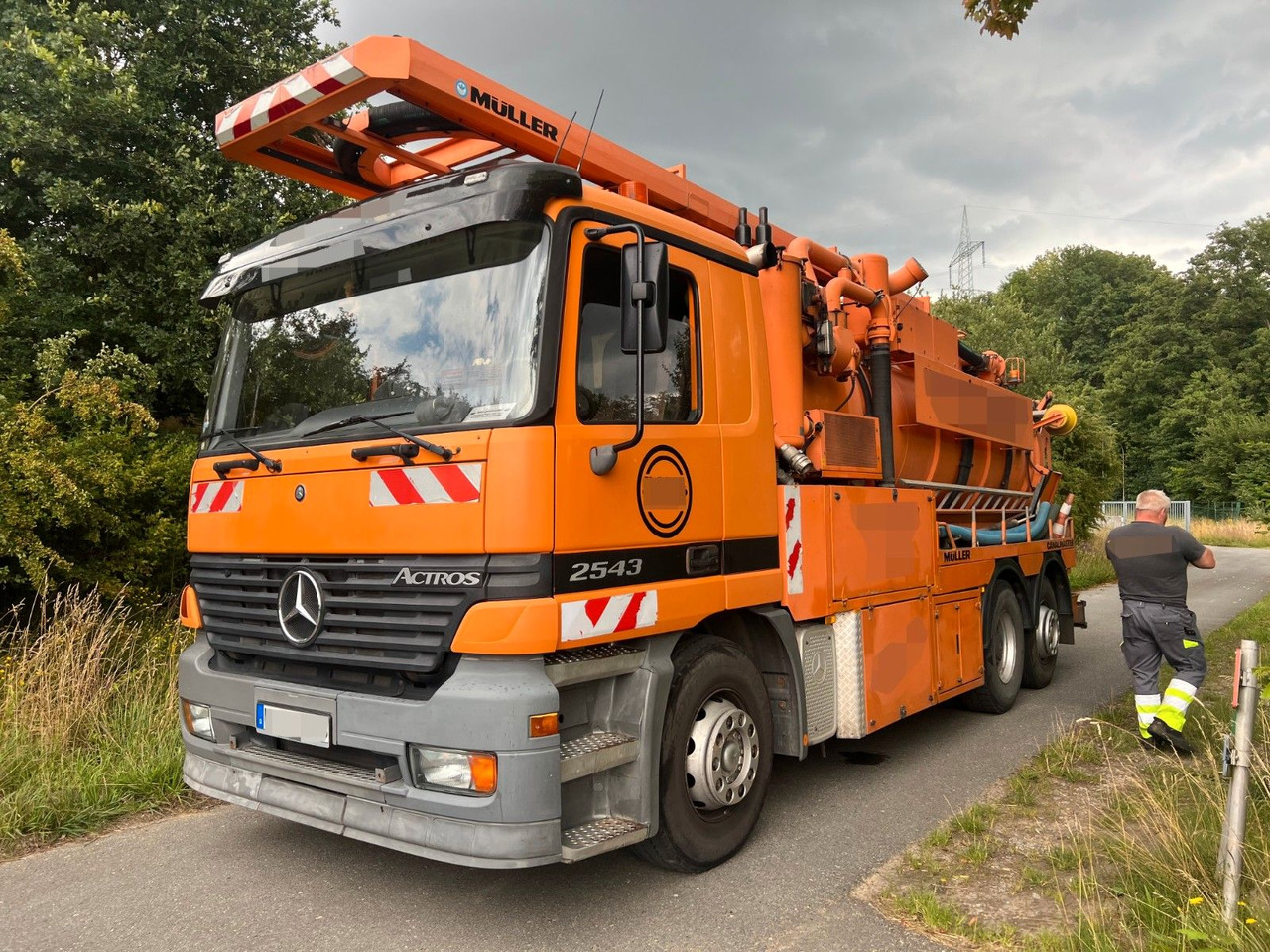 Mercedes-Benz Actros 2543 6x2 Kanalreiniger MÜLLER 12.000 L - Vacuum truck: picture 1 Mercedes-Benz Actros 2543 6x2 Kanalreiniger MÜLLER 12.000 L - Vacuum truck: picture 1