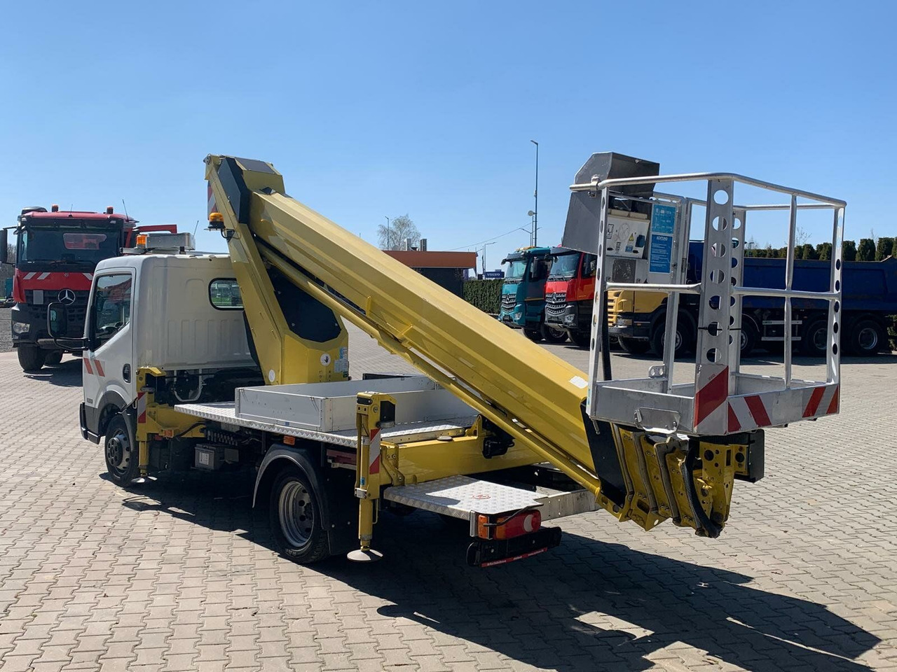Nissan Cabstar 4x2 Ruthmann Steiger TB 270 - Truck mounted aerial platform: picture 4 Nissan Cabstar 4x2 Ruthmann Steiger TB 270 - Truck mounted aerial platform: picture 4