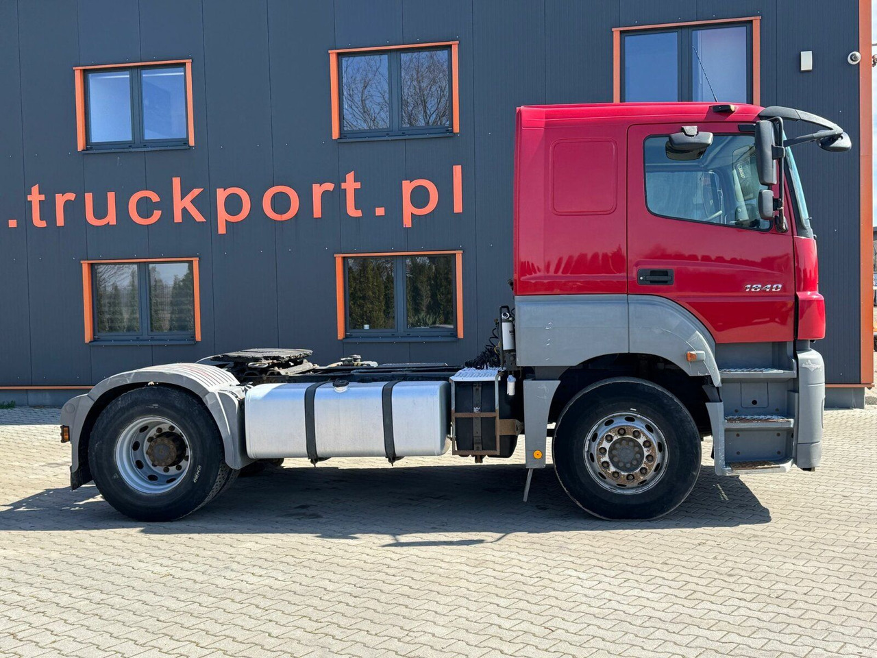 Mercedes-Benz AXOR 1840 4x2 Euro5 SZM Kipphydraulik - Tractor unit: picture 4 Mercedes-Benz AXOR 1840 4x2 Euro5 SZM Kipphydraulik - Tractor unit: picture 4