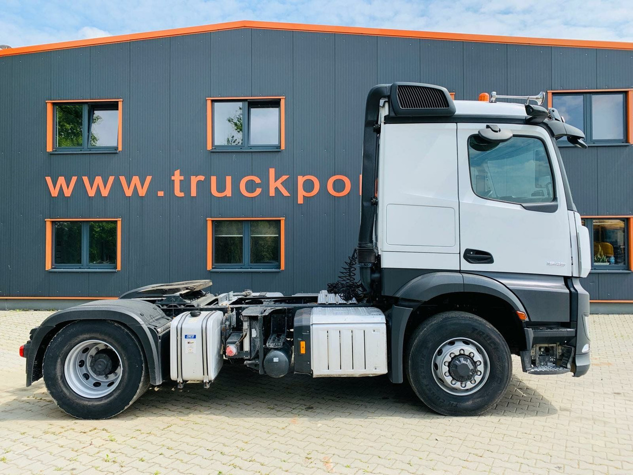 Mercedes-Benz Arocs 1846 LS 4x4 HAD *Kipphyd. Euro6 Blatt/Luft - Tractor unit: picture 4 Mercedes-Benz Arocs 1846 LS 4x4 HAD *Kipphyd. Euro6 Blatt/Luft - Tractor unit: picture 4