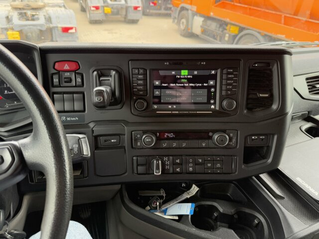 Scania G450 XT 4x4 Euro 6 SZM Kipphydraulik Blatt/ Luft - Tractor unit: picture 3 Scania G450 XT 4x4 Euro 6 SZM Kipphydraulik Blatt/ Luft - Tractor unit: picture 3