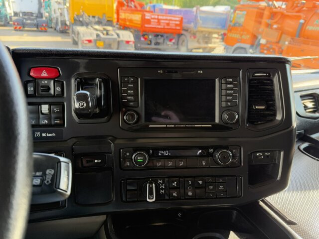 Scania G450 XT 4x4 Euro 6 SZM Kipphydraulik Blatt/ Luft - Tractor unit: picture 3 Scania G450 XT 4x4 Euro 6 SZM Kipphydraulik Blatt/ Luft - Tractor unit: picture 3