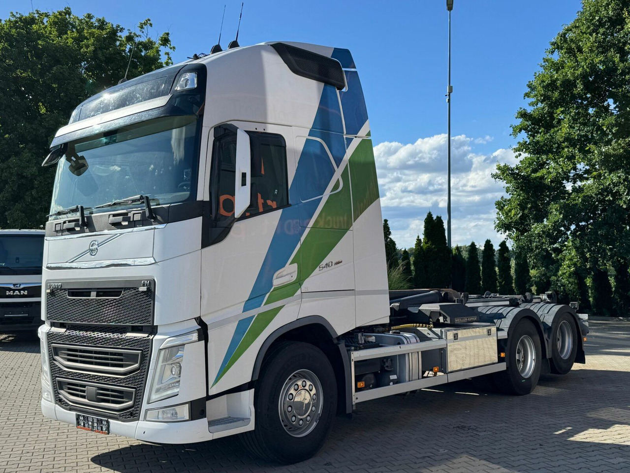 Volvo FH 540 6x2 Abrollkipper MEILLER RK 26.67 - Hook lift truck: picture 2 Volvo FH 540 6x2 Abrollkipper MEILLER RK 26.67 - Hook lift truck: picture 2