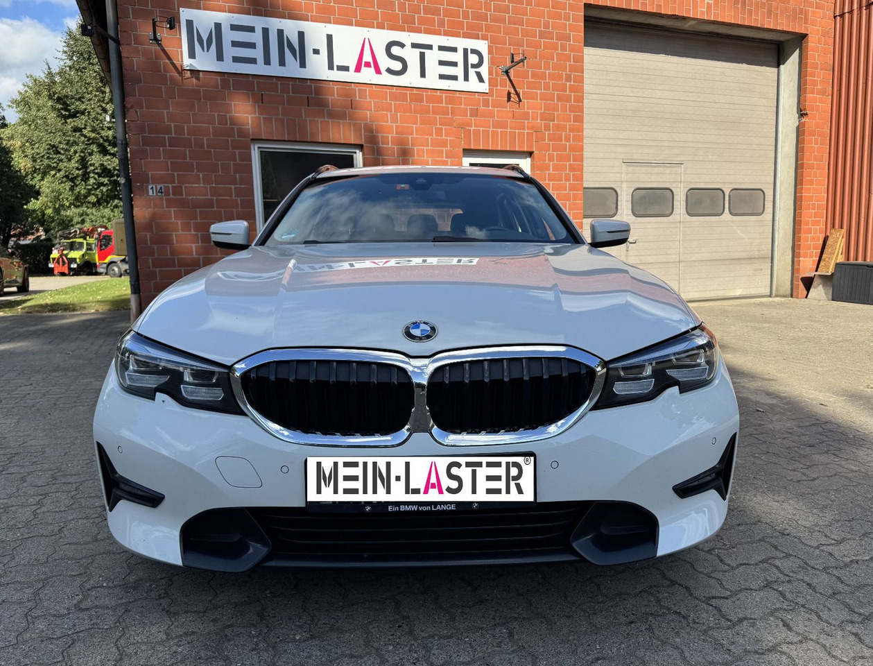 BMW 320 d xDrive touring Sport Line shadow AHK - Station wagon: picture 3 BMW 320 d xDrive touring Sport Line shadow AHK - Station wagon: picture 3