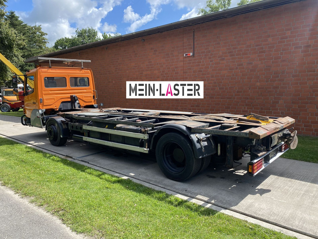 Lease a  Mercedes-Benz Kamag Wiesel Umsetzter Sattelplatte Mercedes-Benz Kamag Wiesel Umsetzter Sattelplatte: picture 10 Lease a  Mercedes-Benz Kamag Wiesel Umsetzter Sattelplatte Mercedes-Benz Kamag Wiesel Umsetzter Sattelplatte: picture 10