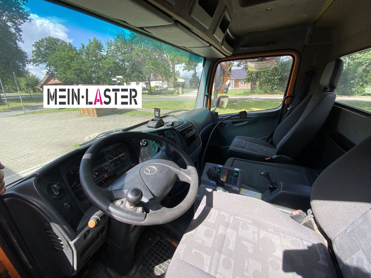 Lease a  Mercedes-Benz Kamag Wiesel Umsetzter Sattelplatte Mercedes-Benz Kamag Wiesel Umsetzter Sattelplatte: picture 11 Lease a  Mercedes-Benz Kamag Wiesel Umsetzter Sattelplatte Mercedes-Benz Kamag Wiesel Umsetzter Sattelplatte: picture 11