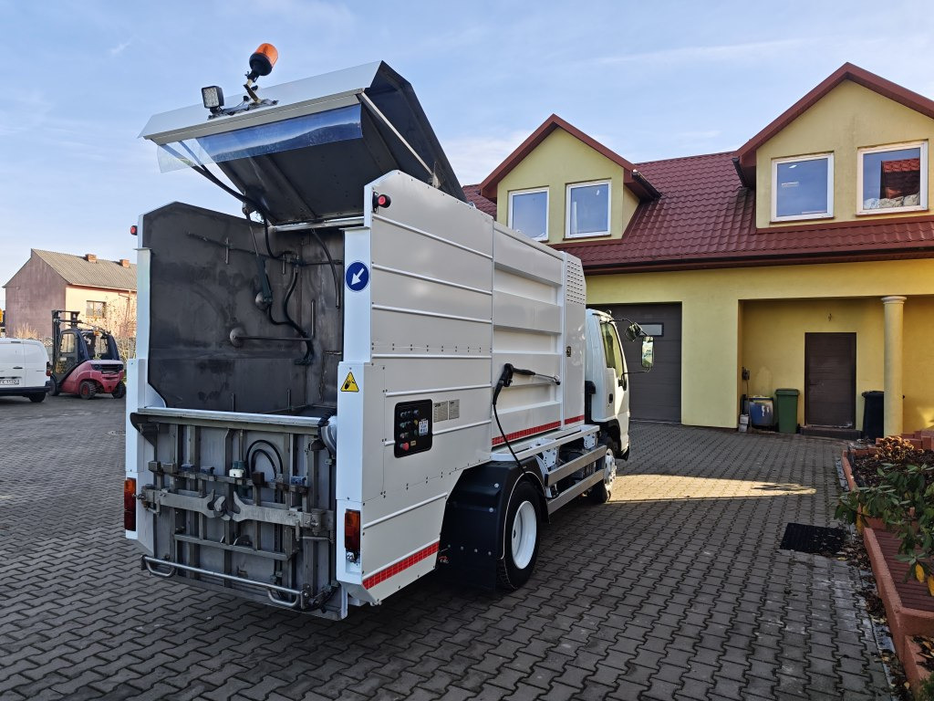 Isuzu MYJKA N-Series Container washer laveuse lavacassonetti - Garbage truck: picture 5 Isuzu MYJKA N-Series Container washer laveuse lavacassonetti - Garbage truck: picture 5