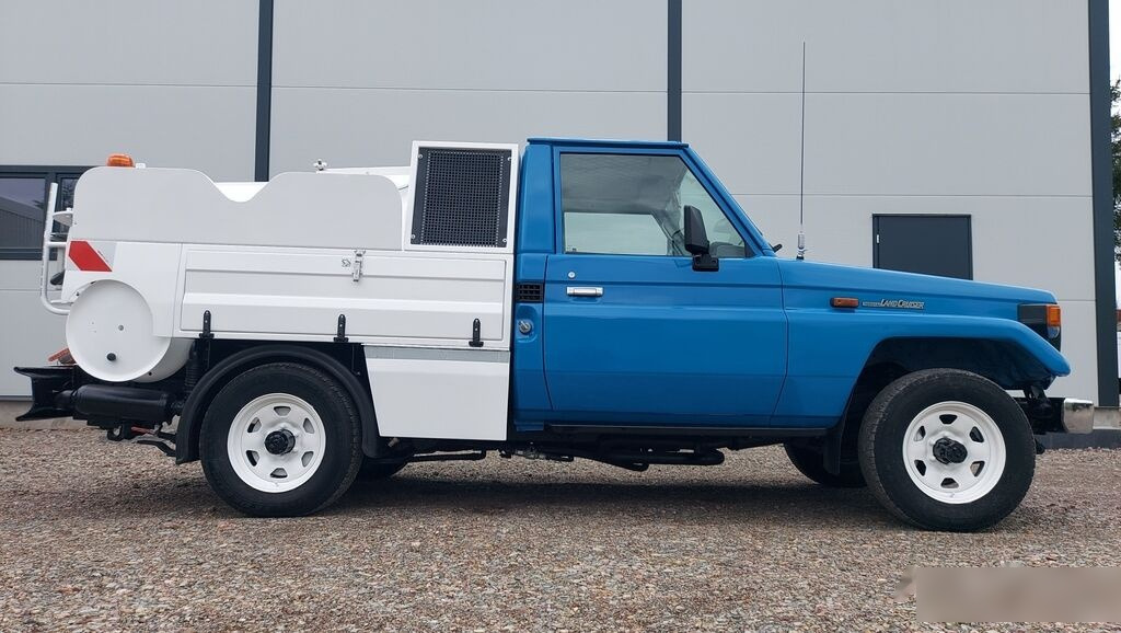 Toyota Land Cruiser COMBI HYDRO CLEANER 4x4 - Vacuum truck: picture 1 Toyota Land Cruiser COMBI HYDRO CLEANER 4x4 - Vacuum truck: picture 1