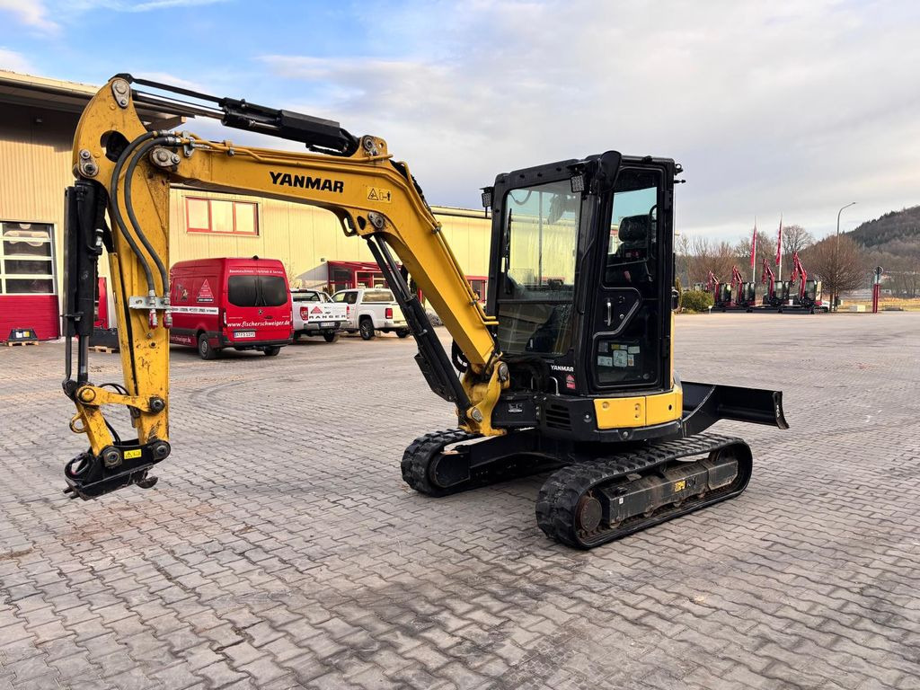 Yanmar Vio38-6 - Mini excavator: picture 1 Yanmar Vio38-6 - Mini excavator: picture 1