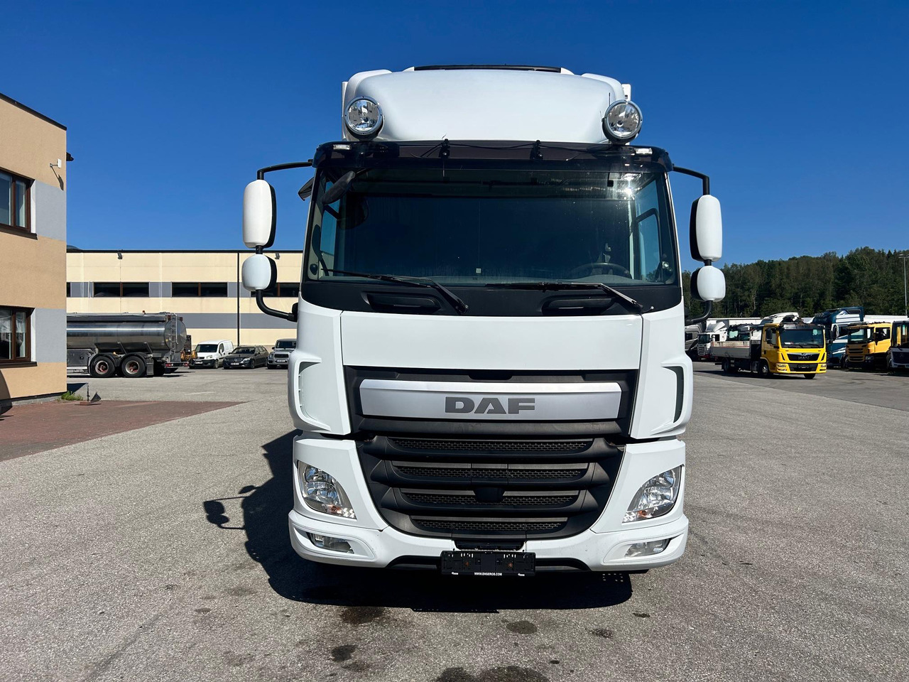 DAF CF330 - Refrigerator truck: picture 2 DAF CF330 - Refrigerator truck: picture 2