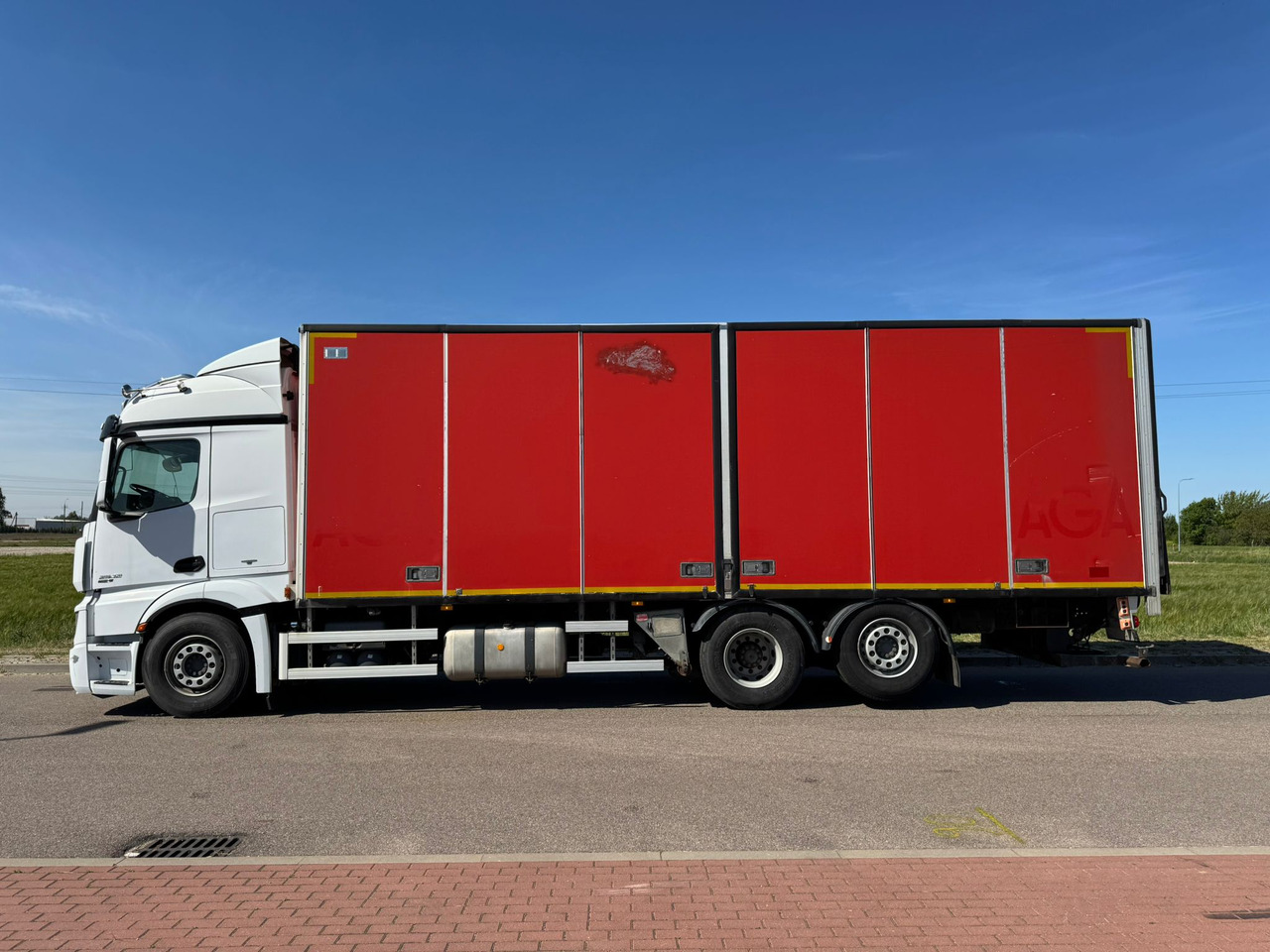 MERCEDES-BENZ ACTROS 2542 - Box truck: picture 5 MERCEDES-BENZ ACTROS 2542 - Box truck: picture 5