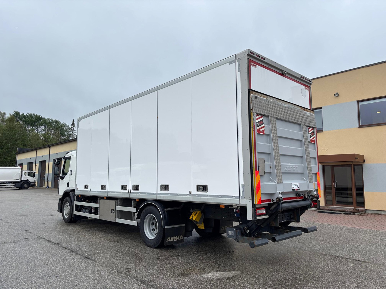 Box truck RENAULT D WIDE 320: picture 6 Box truck RENAULT D WIDE 320: picture 6