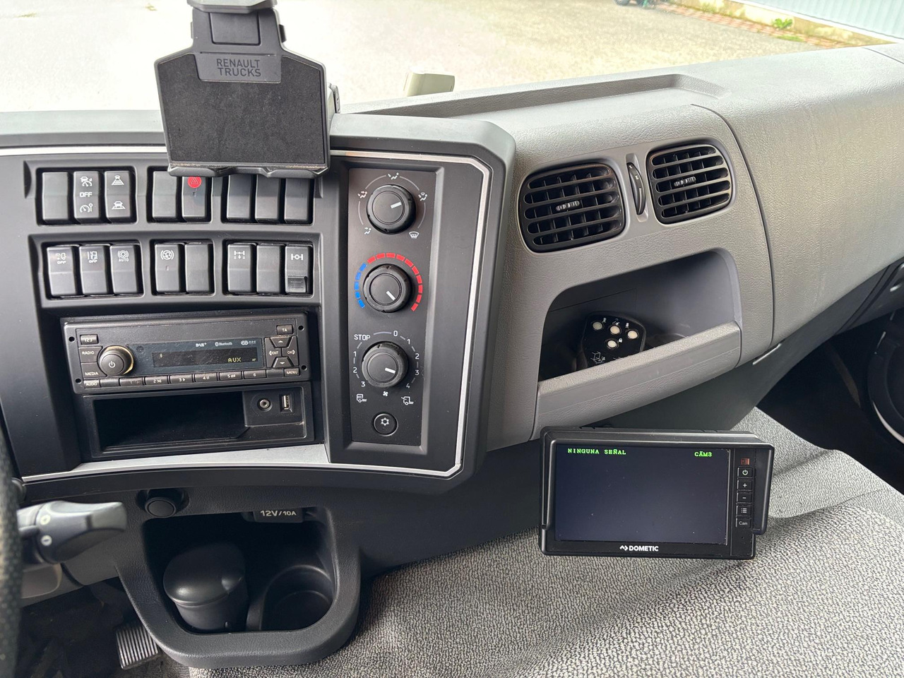 Box truck RENAULT D WIDE 320: picture 16 Box truck RENAULT D WIDE 320: picture 16