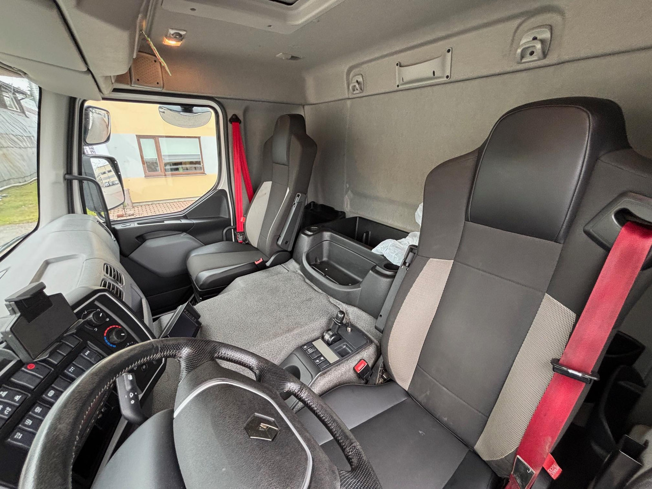 Box truck RENAULT D WIDE 320: picture 13 Box truck RENAULT D WIDE 320: picture 13