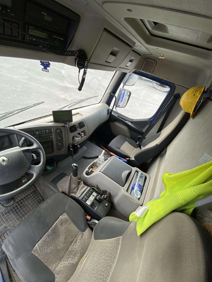 Box truck RENAULT Premium 320: picture 10