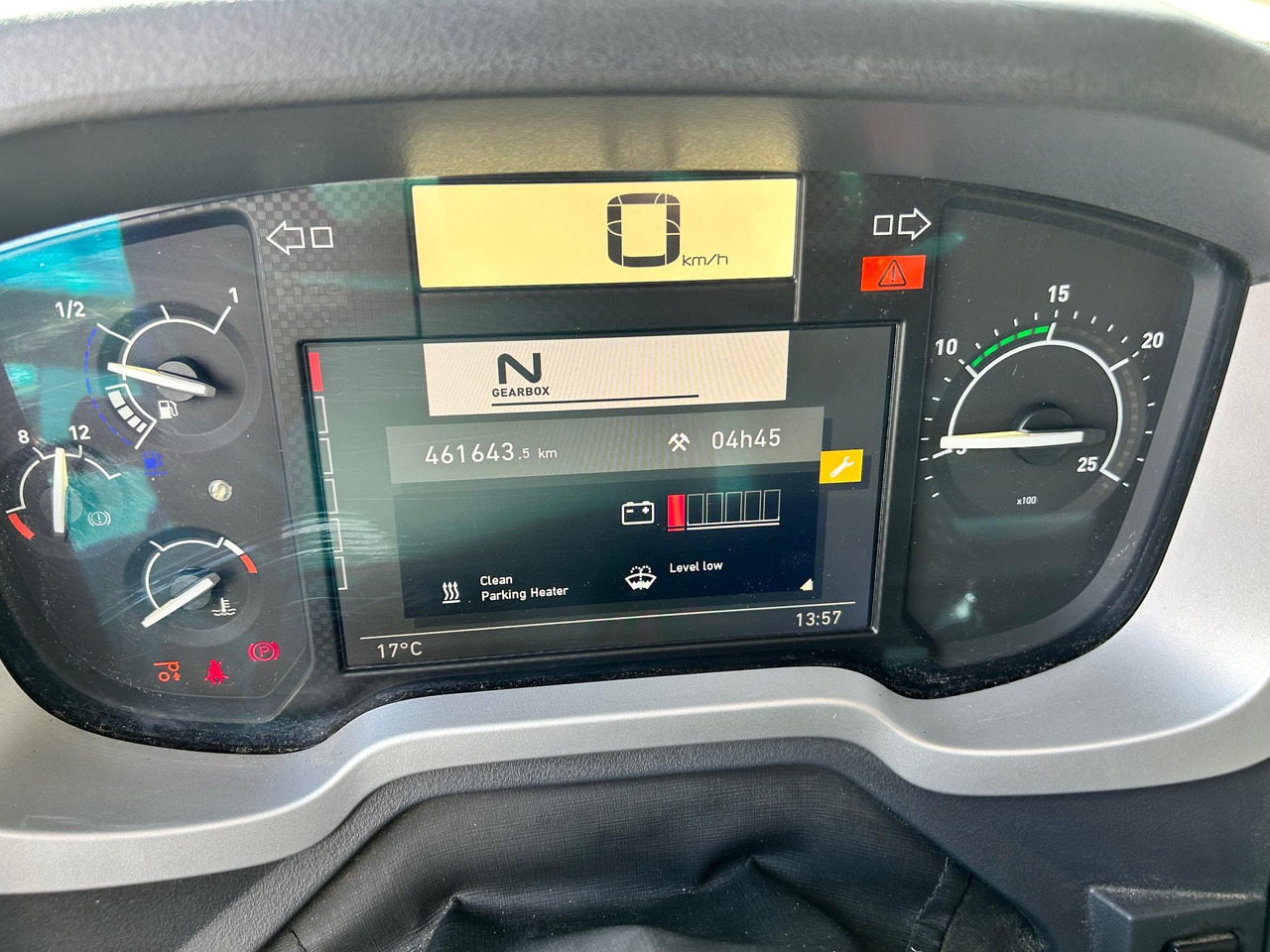 Box truck RENAULT T520: picture 25