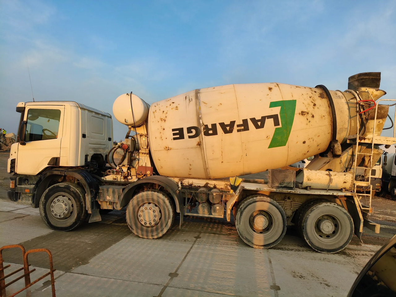 SCANIA 114C.340 - Concrete mixer: picture 2 SCANIA 114C.340 - Concrete mixer: picture 2