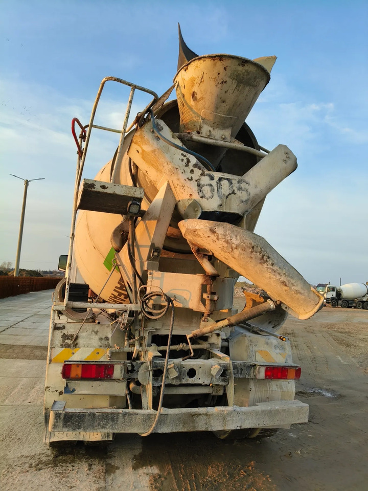SCANIA 114C.340 - Concrete mixer: picture 5 SCANIA 114C.340 - Concrete mixer: picture 5