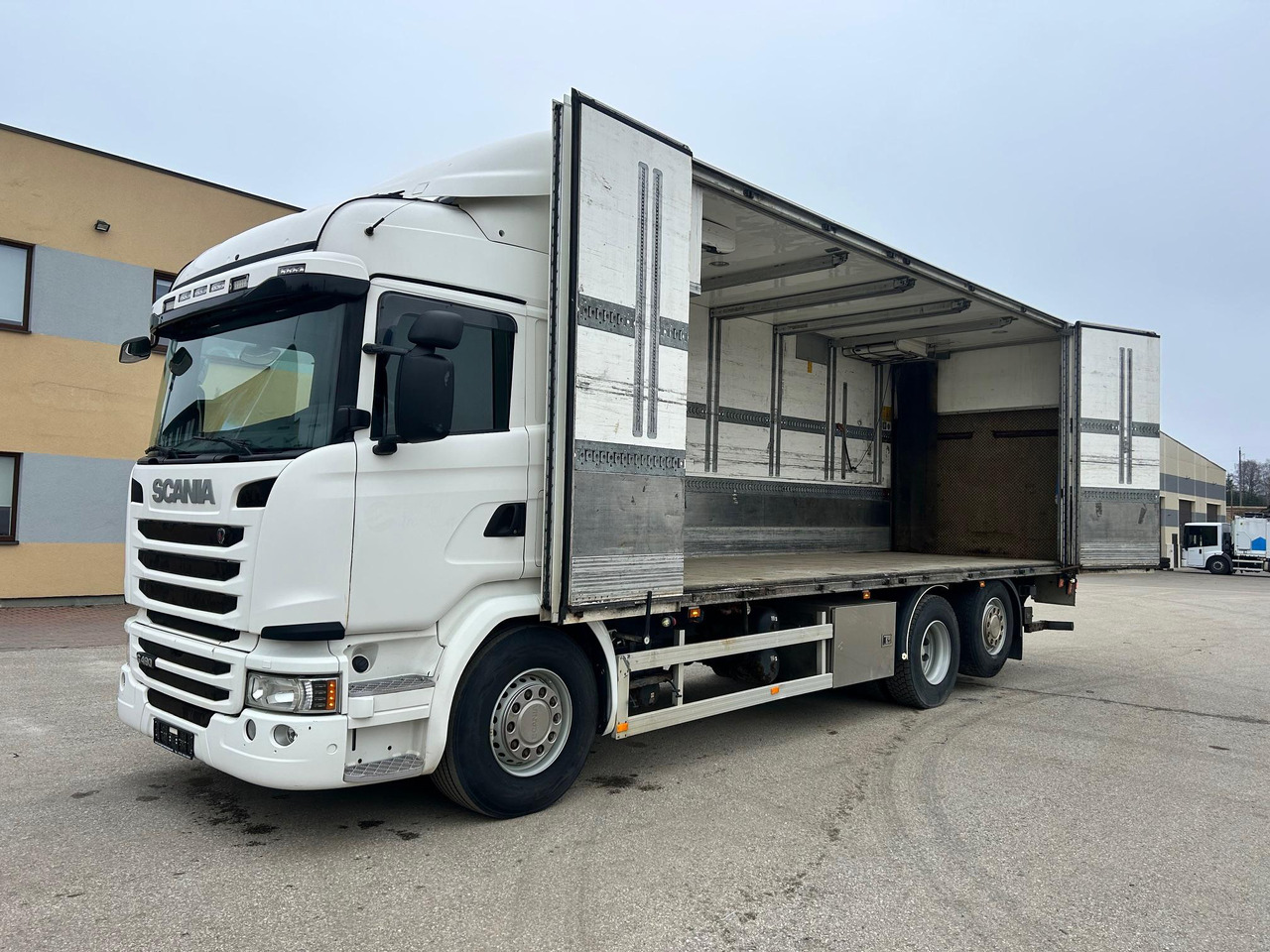 SCANIA G490 - Refrigerator truck: picture 2 SCANIA G490 - Refrigerator truck: picture 2
