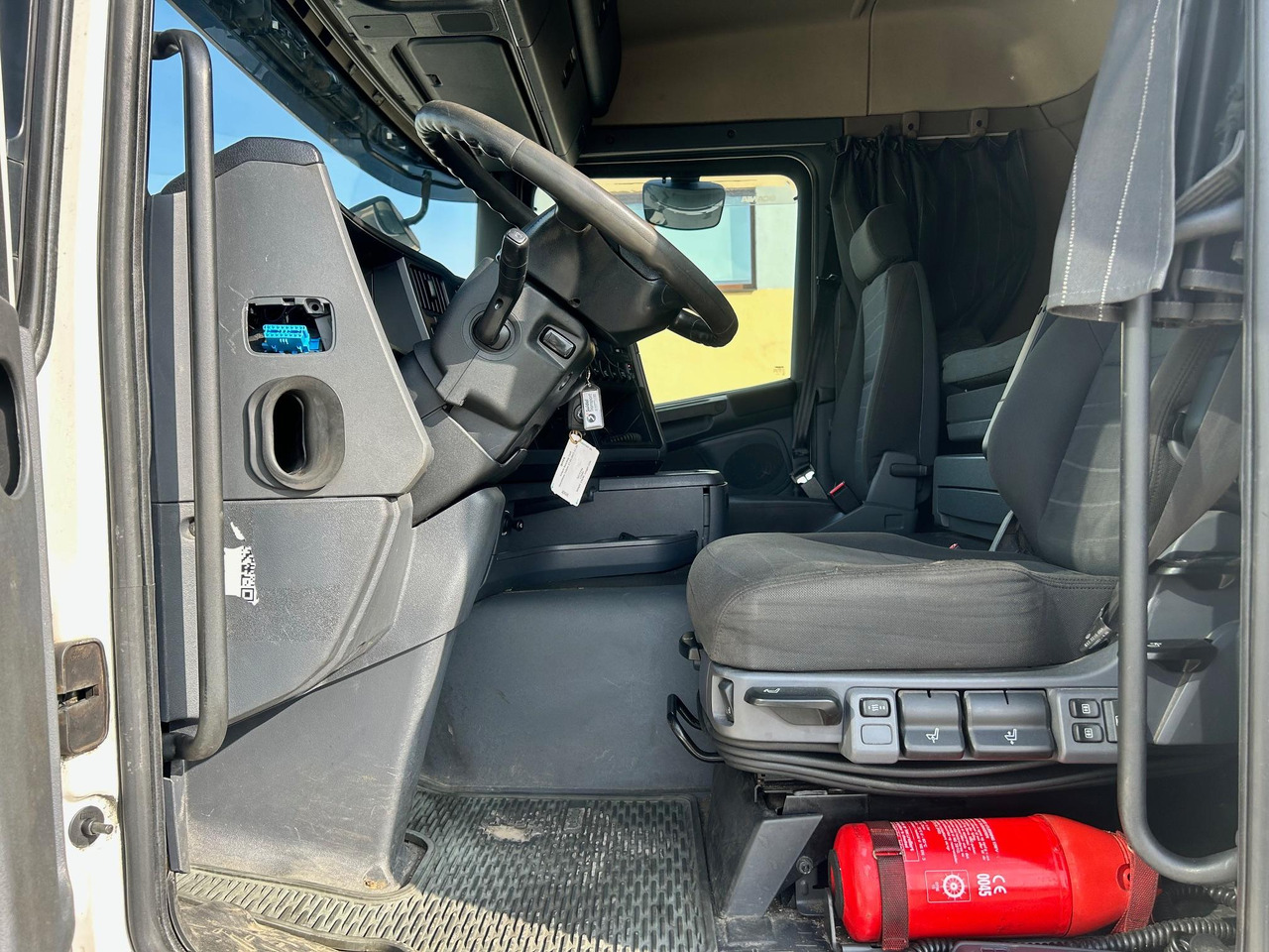 Refrigerator truck SCANIA G490: picture 16