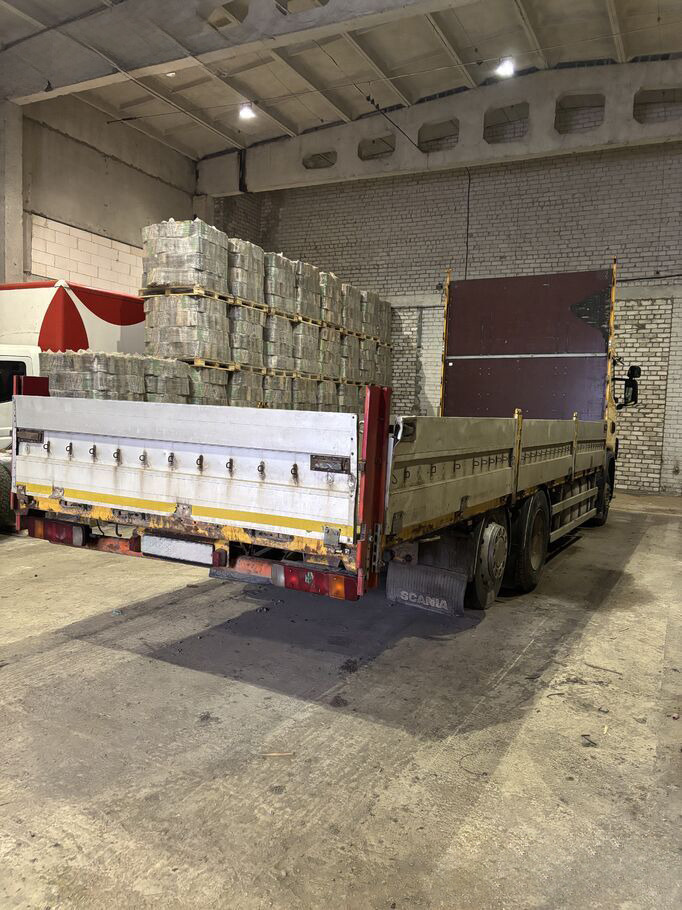 SCANIA R124.420 - Dropside/ Flatbed truck: picture 4 SCANIA R124.420 - Dropside/ Flatbed truck: picture 4