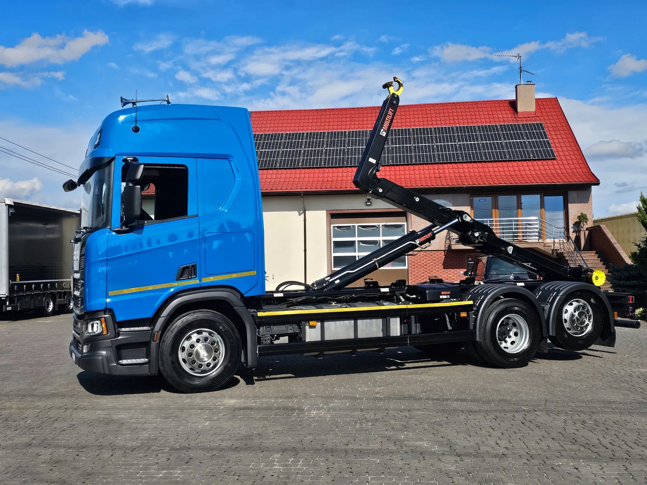 SCANIA R450 - Hook lift truck: picture 2 SCANIA R450 - Hook lift truck: picture 2
