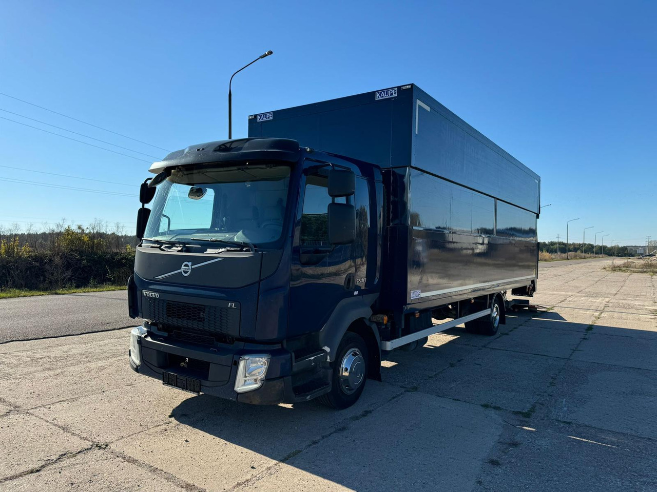 VOLVO FL 240 - Box truck: picture 2 VOLVO FL 240 - Box truck: picture 2