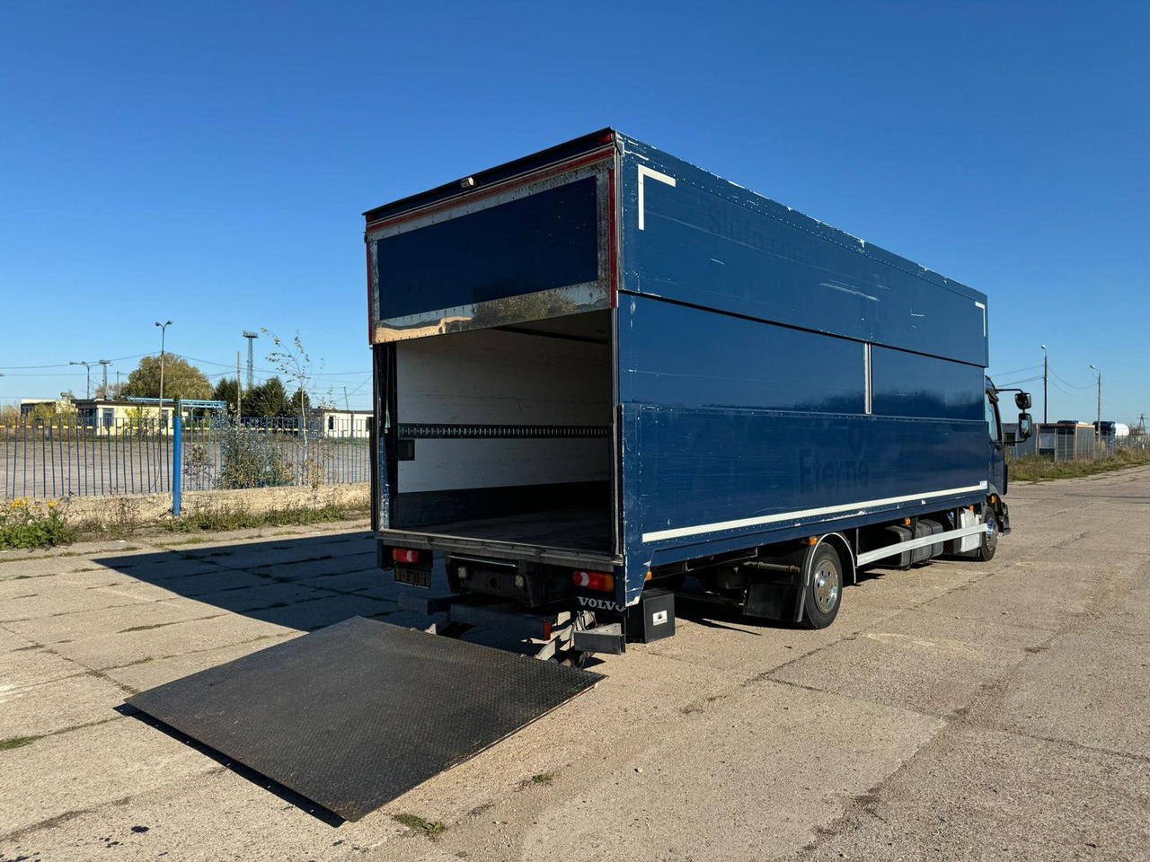 VOLVO FL 240 - Box truck: picture 3 VOLVO FL 240 - Box truck: picture 3