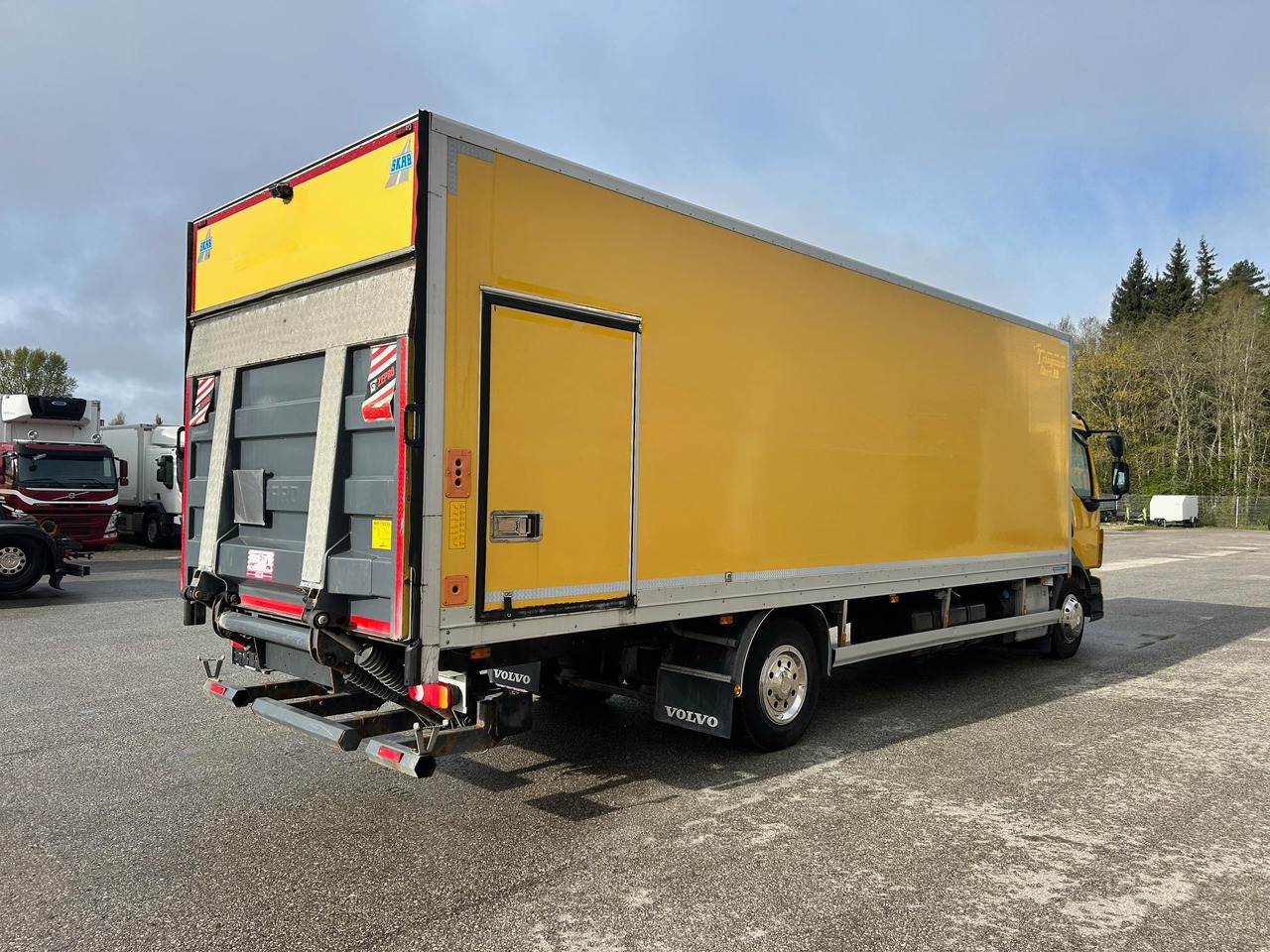 VOLVO FL250 - Box truck: picture 5 VOLVO FL250 - Box truck: picture 5