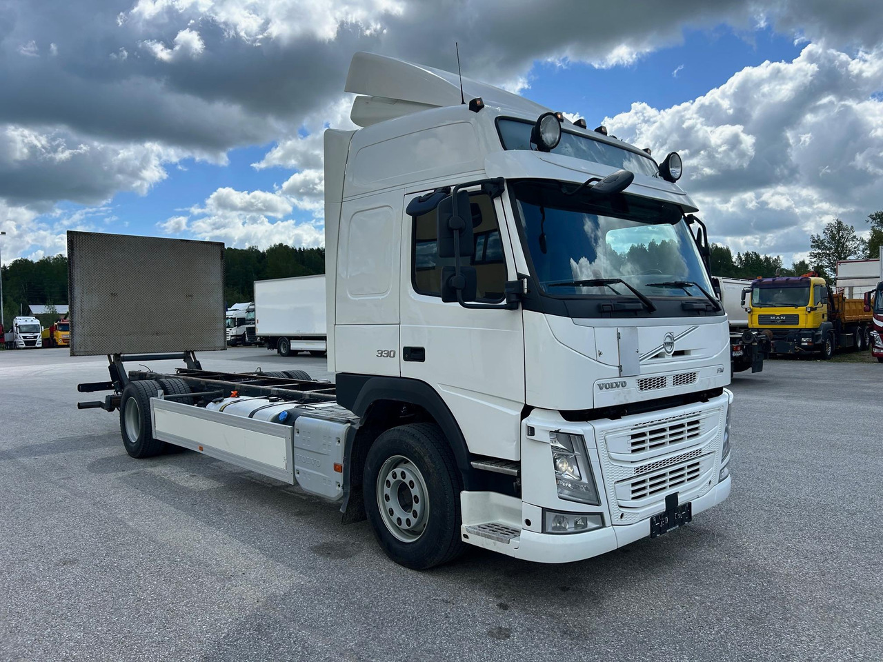 VOLVO FM330 - Cab chassis truck: picture 1 VOLVO FM330 - Cab chassis truck: picture 1