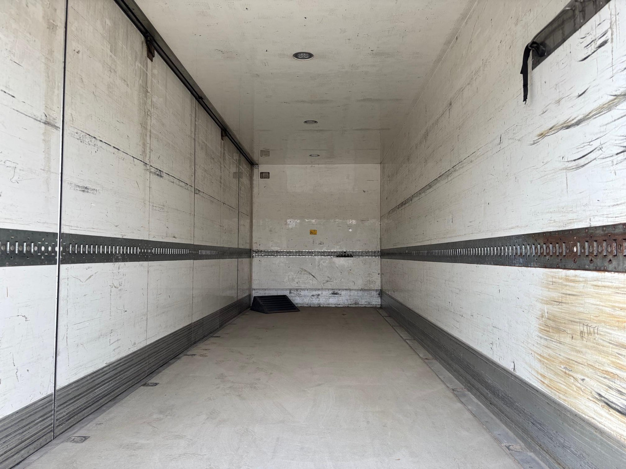 Box truck VOLVO FM330: picture 10